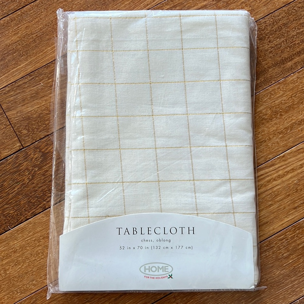 NWT Oblong Tablecloth Beige Gold Check